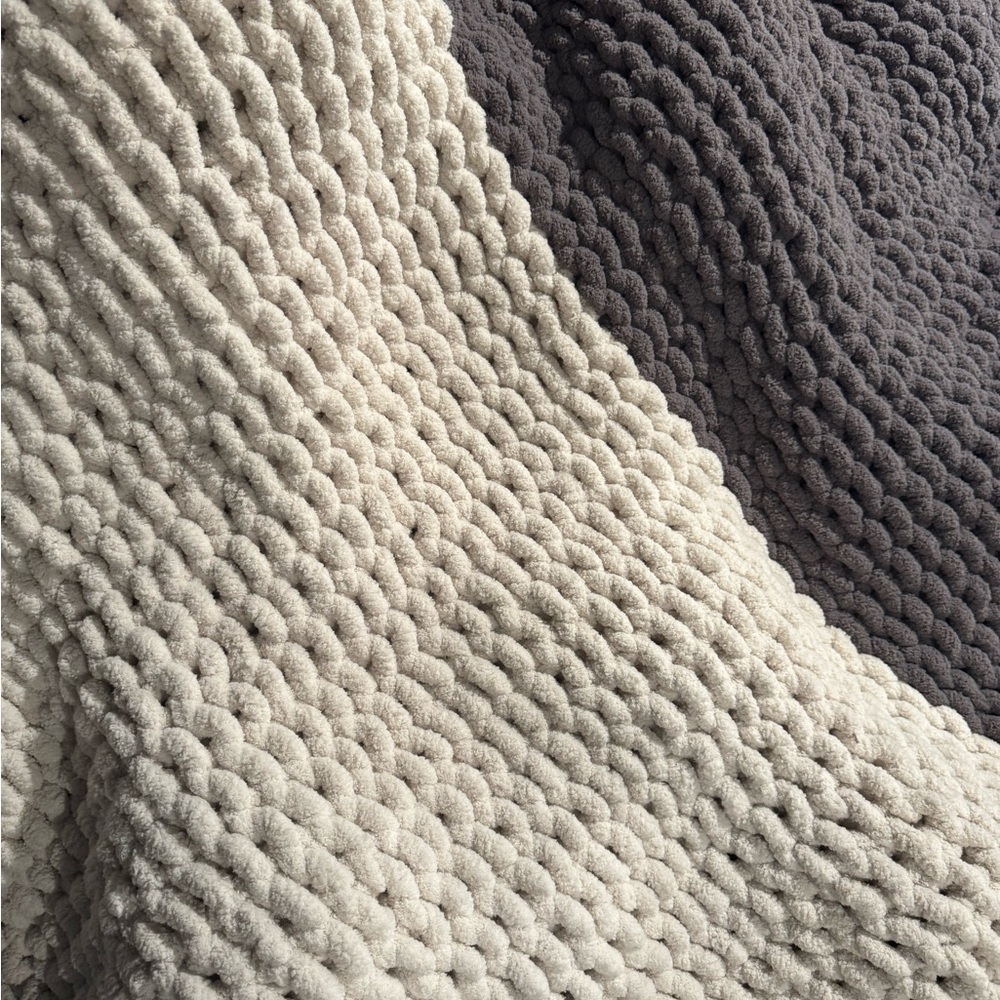 Plush Chunky Knit Throw Blanket - Cream and Dark Gray